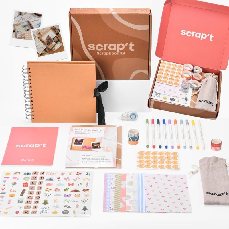 Scrap't طقم ألبوم قصاصات - ألبوم صور 80 صفحة قصاصات افعلها بنفسك - يحمل أكثر من 300 صورة، مع أقلام معدنية، أكثر من 150 ملصق، قلم غراء، شريط وشي، ورق خلفي، ملصقات زوايا الصور (طقم مبتدئين - 8 × 8 بوصة، كرافت) - Image 1
